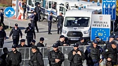 Croatian border guards crack down on people smugglers