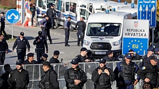 Croatian border guards crack down on people smugglers