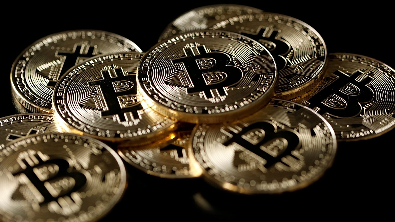 بتكوين تواصل انخفاضها وتخسر 30% في أسبوع