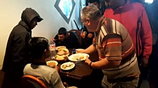 Bosnian war veteran hosts soup kitchen for migrants