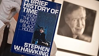 Christie's выставил на торги инвалидное кресло и докторскую ¨Хокинга