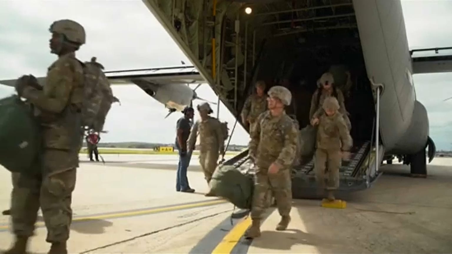 Llegan los primeros militares a Texas por la caravana de inmigrantes