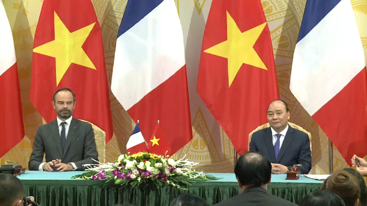 Fransa, Vietnam’a 5,7 milyar euro değerinde 50 Airbus uçağı satacak