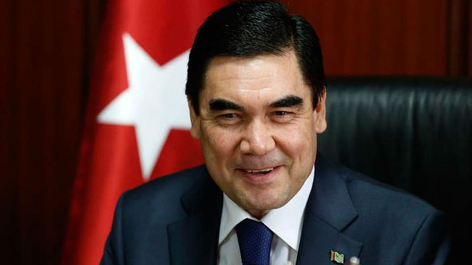 VİDEO | Türkmenistan Devlet Başkanı kabine toplantısında altın halter kaldırdı
