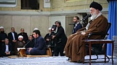 رهبر ایران خطاب به آمریکا: شما غلط می‌کنید ما را مقصر می‌دانید