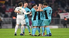 لاعبون بفرايبورغ يحتفلون بالتعادل أمام بايرن 03-11-2018 