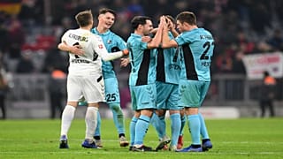 لاعبون بفرايبورغ يحتفلون بالتعادل أمام بايرن 03-11-2018 