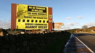 Плакат с лозунгами против восстановления границы в Северной Ирландии