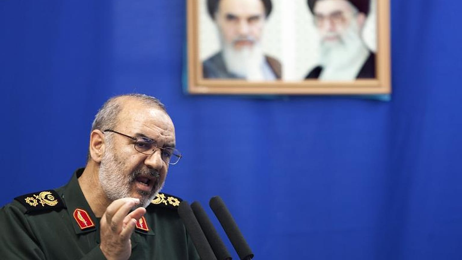 سپاه: ناوهای آمریکایی در خلیج‌فارس در تیررس موشک‌های نقطه‌زن ماست 