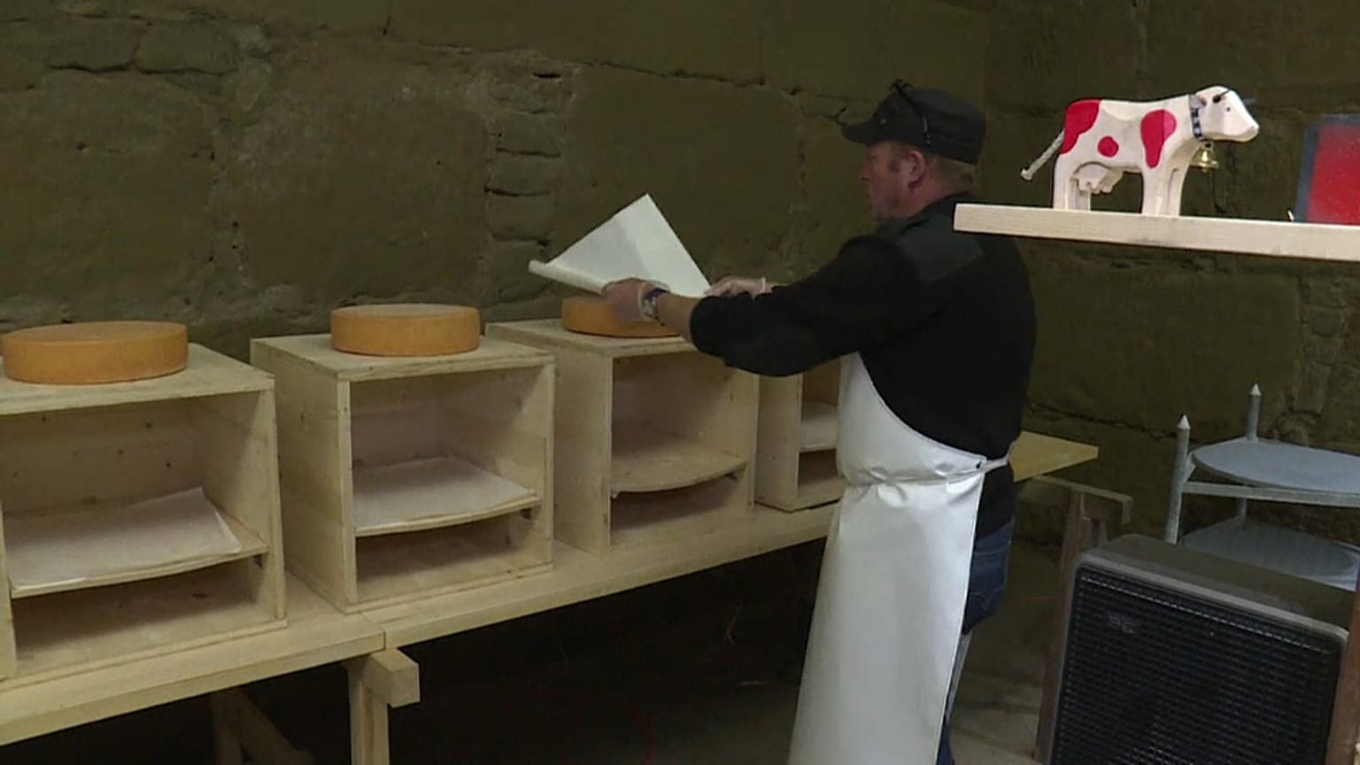 Emmental beats: Swiss researchers are playing hip-hop to cheese