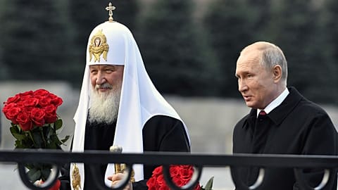 Putin lays flowers at Red Square memorial for National Unity Day