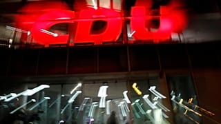 Γερμανία: Δώδεκα «δελφίνοι» για τον «θρόνο» Μέρκελ