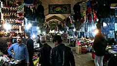 Irán a szankciók súlya alatt: harcias vezetés, elkeseredett emberek