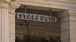 Primo mega-store di Starbucks a Milano