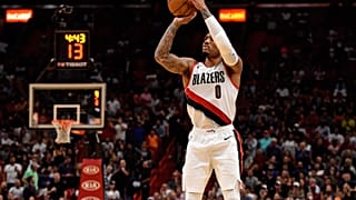 Damian Lillard, dos Portland Trailblazers lança ao cesto