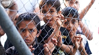 «Νιώθουμε πολύ τυχεροί που φεύγουμε από τη Μόρια» λένε οι πρόσφυγες