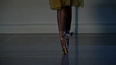 Οι καφέ πουέντ που καταργούν τις διακρίσεις στον χορό