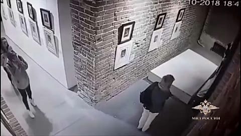 [Vídeo] Un selfie causa daños en obras de Goya y Dalí en una galería rusa