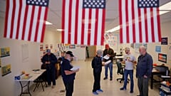 US-Zwischenwahlen haben mit Bestmarken begonnen - Ergebnisse am frühen Morgen 