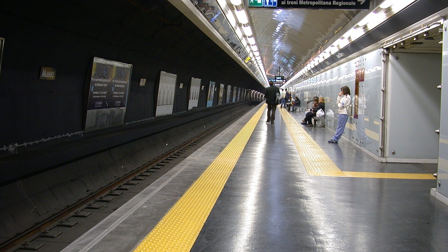 İtalya: Metroda göçmenleri savundu; kendisine destek yağdı