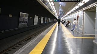 İtalya: Metroda göçmenleri savundu; kendisine destek yağdı