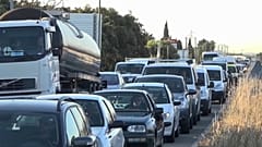La Francia protesta contro aumenti della benzina