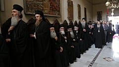 Tízezernél is több papot távolít el a közalkalmazotti fizetési listáról Görögország