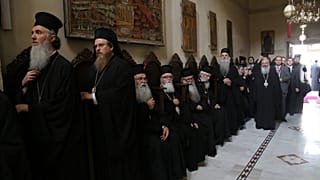 Tízezernél is több papot távolít el a közalkalmazotti fizetési listáról Görögország