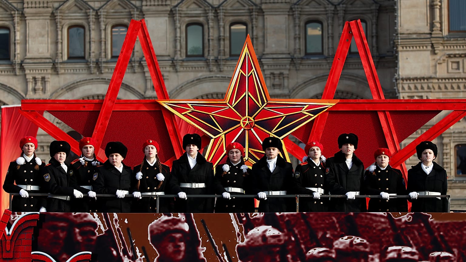 Марш в честь годовщины парада 1941-го