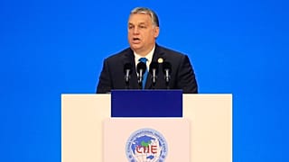 Orbán a Néppárt csúcsjelölt-választására Helsinkibe érkezett