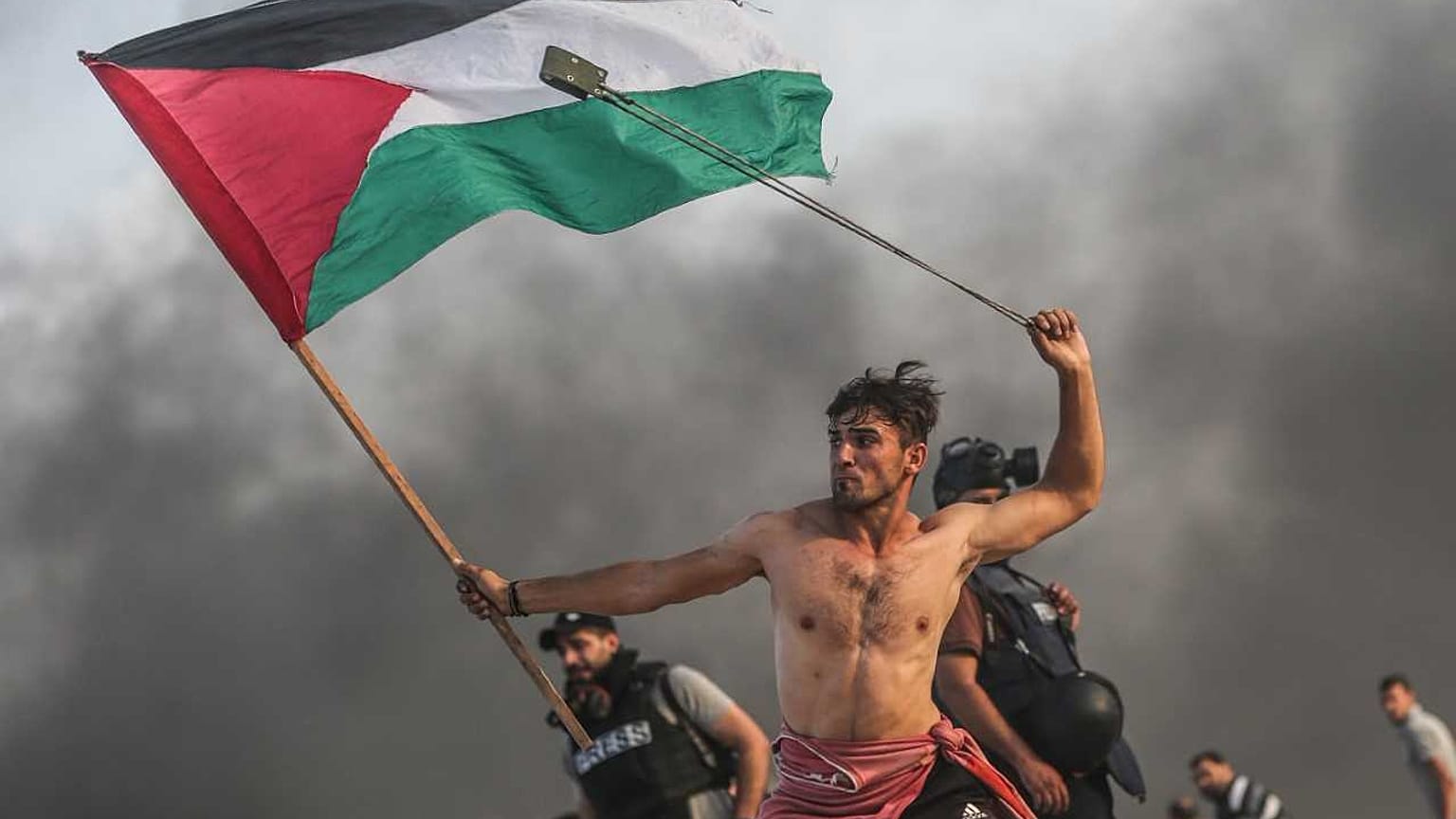الجيش الإسرائيلي يصيب "أيقونة المقاومة الفلسطينية" بالرصاص الحي
