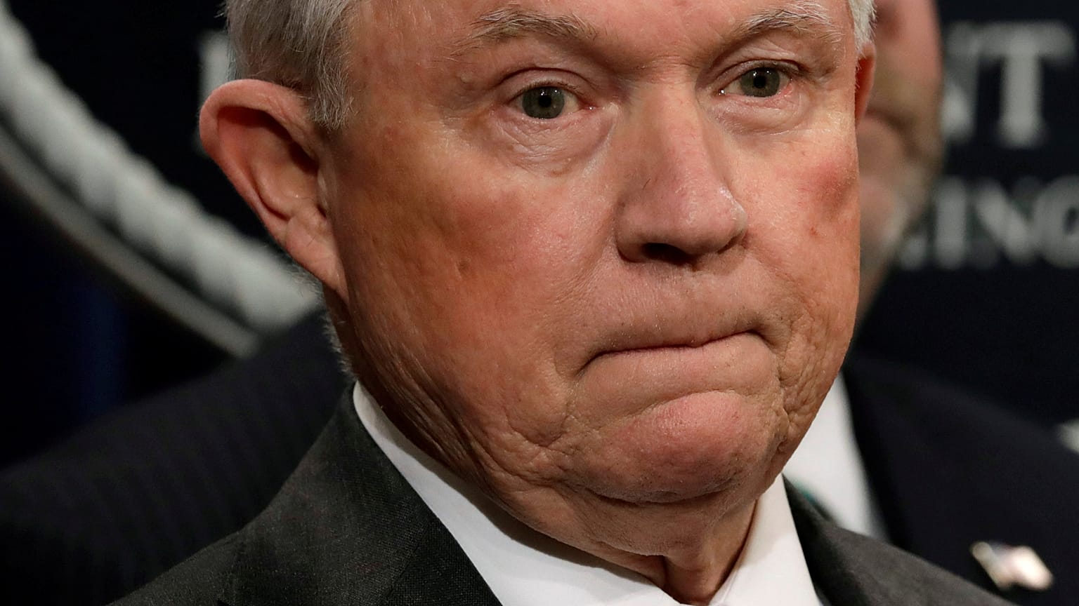 Trump fuerza la salida del fiscal general Jeff Sessions