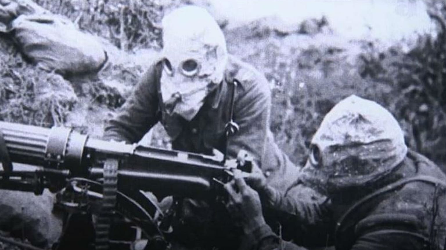 The exhibition includes photos taken at the front lines