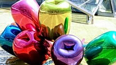 Jeff Koons condenado por copiar el cerdito de Naf-Naf
