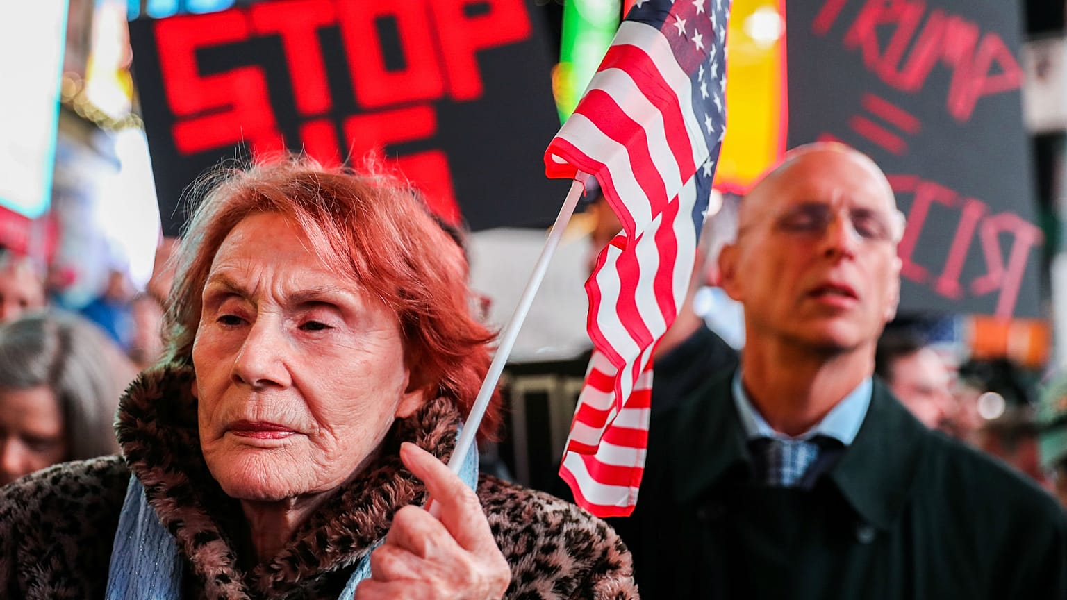 New York'ta binlerce kişi Trump yönetimini protesto etti