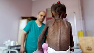 UN food body to double aid as government pushes to seize Hodeidah