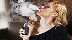 التفاح والبطيخ وغيرها من نكهات السجائر الإلكترونية... ستُحظر في أمريكا