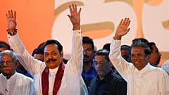 Yeni atanan Başbakan Mahinda Rajapaksa ve Devlet Başkanı Sirisena