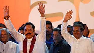 Yeni atanan Başbakan Mahinda Rajapaksa ve Devlet Başkanı Sirisena
