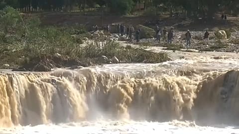 Floods kill at least nine in Jordan, strand Petra tourists