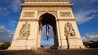 FEMEN de Paris'te: 'Barış yanlısıymış gibi görünen gerçek diktatörler hoş geldiniz'