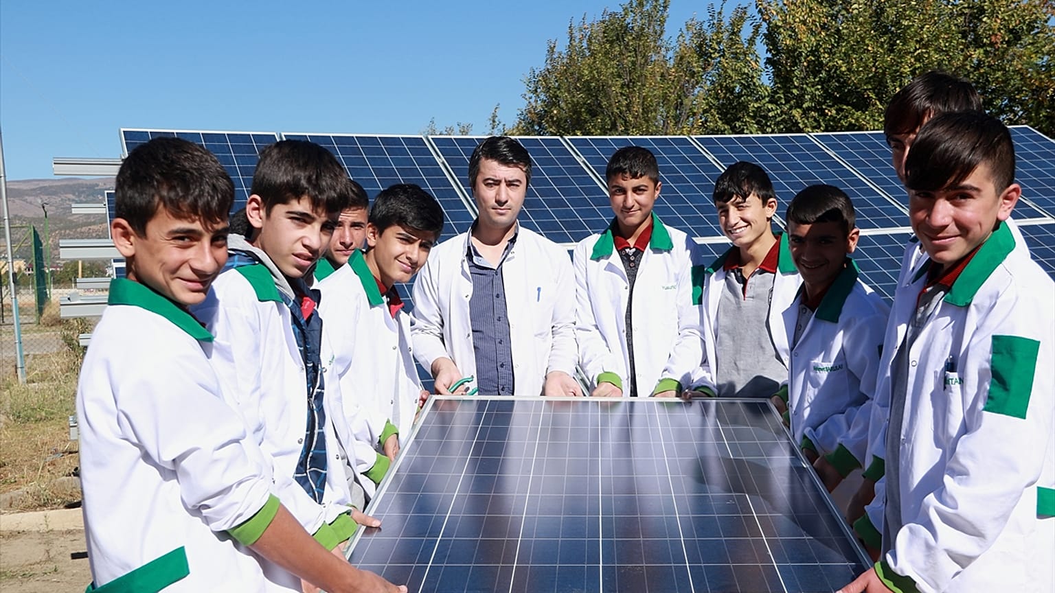 Bingöl'de bir lise enerjisinin yüzde 85'ini güneşten sağlıyor