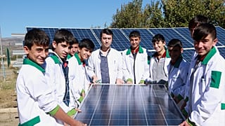 Bingöl'de bir lise enerjisinin yüzde 85'ini güneşten sağlıyor