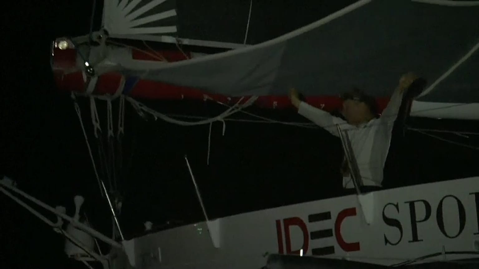 Francis Joyon vence Rota do Rum com recorde