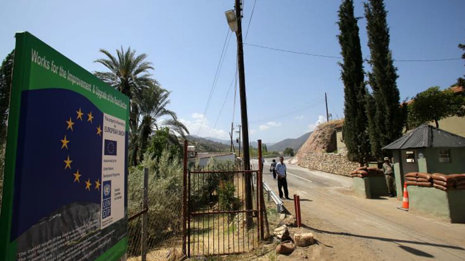 Κύπρος: Ανοίγουν δύο νέα οδοφράγματα 