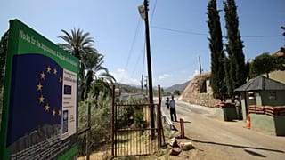 Κύπρος: Ανοίγουν δύο νέα οδοφράγματα 