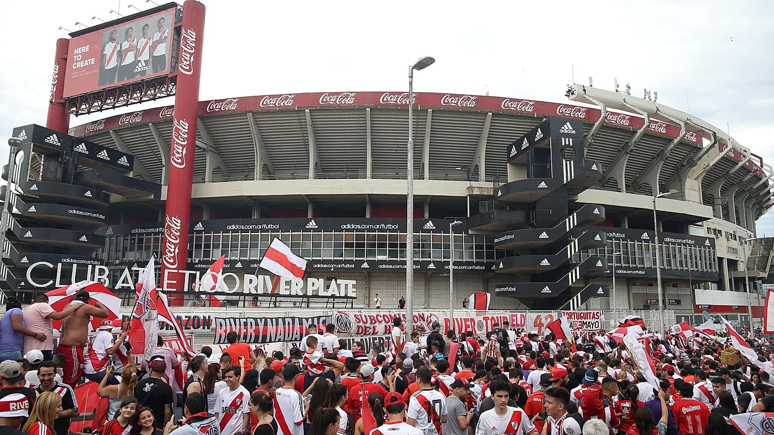 La Bombonera lista para el partido del siglo
