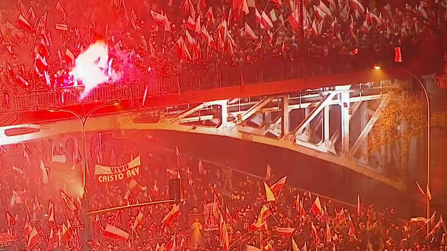 Ultras europeos celebran en Polonia el centenario del país