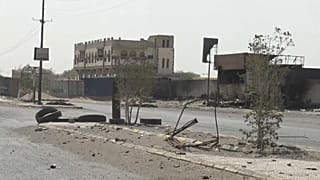 آثار القتال في مدينة الحديدة