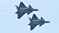 Çin'den ABD'ye gözdağı: Yeni nesil J-20 jetleri ve füze sistemleri tanıtıldı